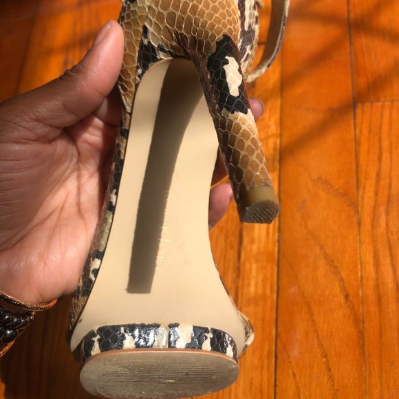 CALVIN KLEIN Vivian Snakeskin Stillettos SZ 8 - Picture 7 of 7